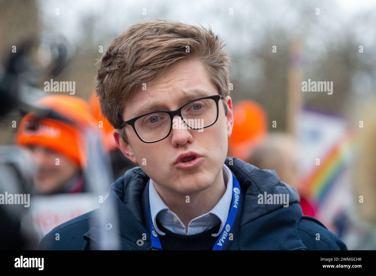 Londres, Angleterre, Royaume-Uni. 26 février 2024. Le co-président du comité junior de BMA, Dr ROBERT LAURENSON, vu à la ligne de piquetage à doctorsÂ extérieur de l'hôpital St Thomas. (Crédit image : © Tayfun Salci/ZUMA Press Wire) USAGE ÉDITORIAL SEULEMENT! Non destiné à UN USAGE commercial ! Crédit : ZUMA Press, Inc/Alamy Live News Banque D'Images