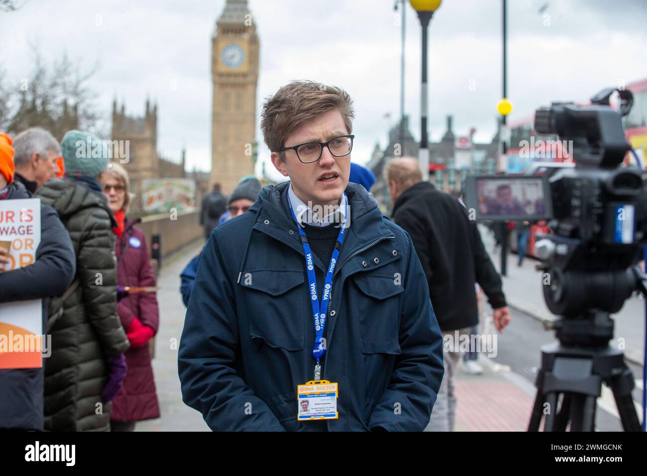 Londres, Angleterre, Royaume-Uni. 26 février 2024. Le co-président du comité junior de BMA, Dr ROBERT LAURENSON, vu à la ligne de piquetage à doctorsÂ extérieur de l'hôpital St Thomas. (Crédit image : © Tayfun Salci/ZUMA Press Wire) USAGE ÉDITORIAL SEULEMENT! Non destiné à UN USAGE commercial ! Crédit : ZUMA Press, Inc/Alamy Live News Banque D'Images