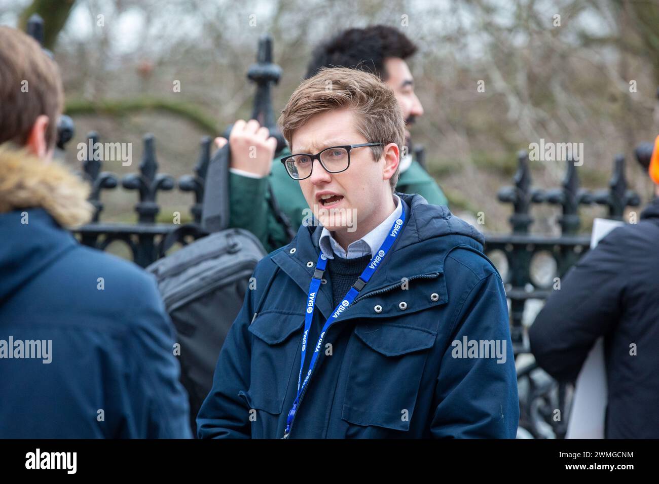 Londres, Angleterre, Royaume-Uni. 26 février 2024. Le co-président du comité junior de BMA, Dr ROBERT LAURENSON, vu à la ligne de piquetage à doctorsÂ extérieur de l'hôpital St Thomas. (Crédit image : © Tayfun Salci/ZUMA Press Wire) USAGE ÉDITORIAL SEULEMENT! Non destiné à UN USAGE commercial ! Crédit : ZUMA Press, Inc/Alamy Live News Banque D'Images