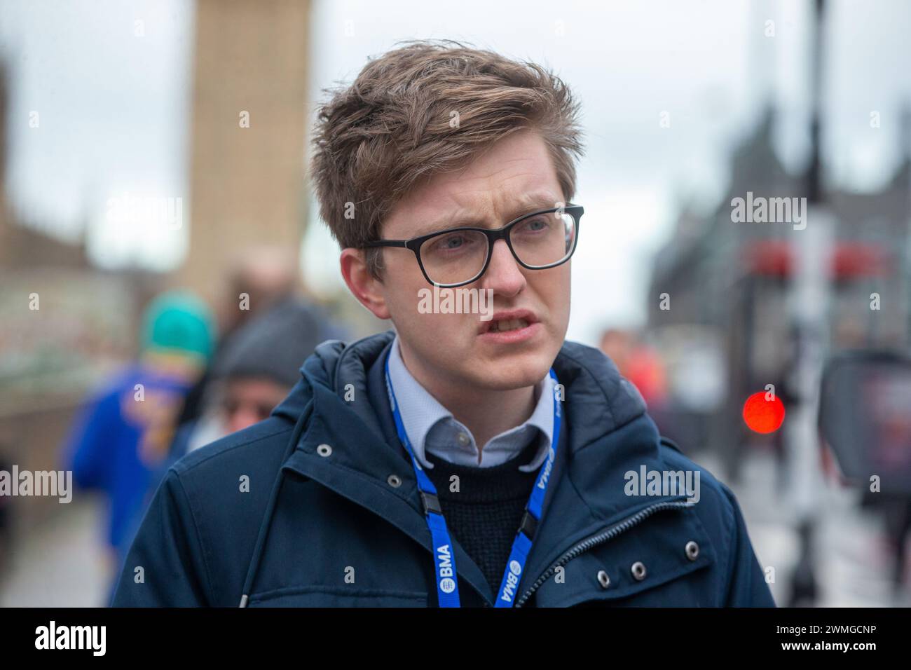 Londres, Angleterre, Royaume-Uni. 26 février 2024. Le co-président du comité junior de BMA, Dr ROBERT LAURENSON, vu à la ligne de piquetage à doctorsÂ extérieur de l'hôpital St Thomas. (Crédit image : © Tayfun Salci/ZUMA Press Wire) USAGE ÉDITORIAL SEULEMENT! Non destiné à UN USAGE commercial ! Crédit : ZUMA Press, Inc/Alamy Live News Banque D'Images
