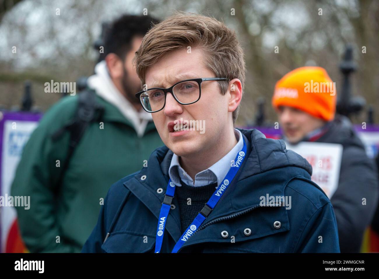 Londres, Angleterre, Royaume-Uni. 26 février 2024. Le co-président du comité junior de BMA, Dr ROBERT LAURENSON, vu à la ligne de piquetage à doctorsÂ extérieur de l'hôpital St Thomas. (Crédit image : © Tayfun Salci/ZUMA Press Wire) USAGE ÉDITORIAL SEULEMENT! Non destiné à UN USAGE commercial ! Crédit : ZUMA Press, Inc/Alamy Live News Banque D'Images