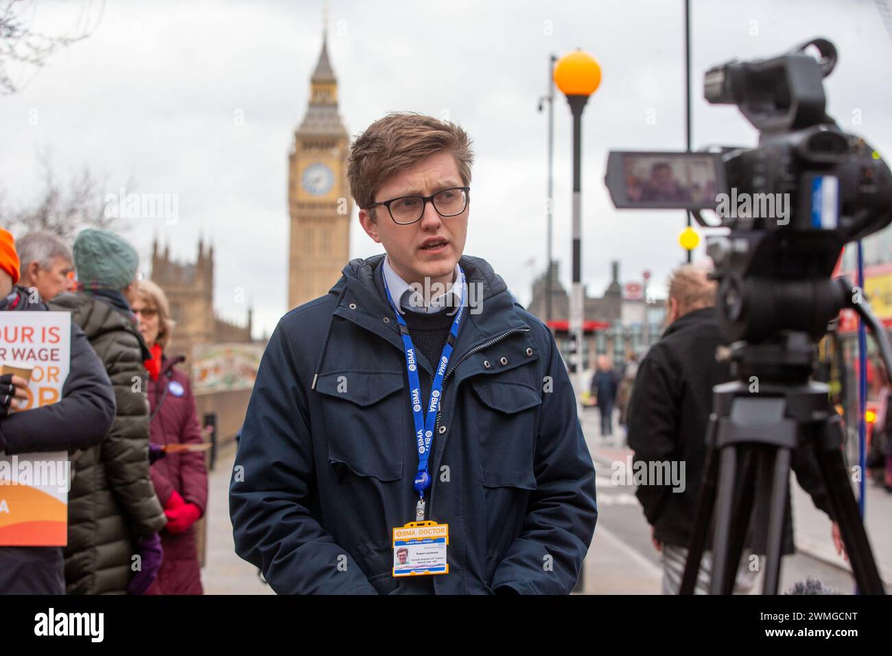 Londres, Angleterre, Royaume-Uni. 26 février 2024. Le co-président du comité junior de BMA, Dr ROBERT LAURENSON, vu à la ligne de piquetage à doctorsÂ extérieur de l'hôpital St Thomas. (Crédit image : © Tayfun Salci/ZUMA Press Wire) USAGE ÉDITORIAL SEULEMENT! Non destiné à UN USAGE commercial ! Crédit : ZUMA Press, Inc/Alamy Live News Banque D'Images