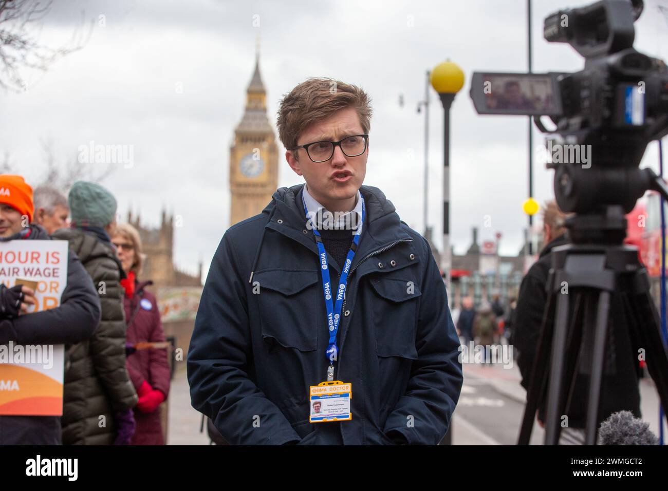 Londres, Angleterre, Royaume-Uni. 26 février 2024. Le co-président du comité junior de BMA, Dr ROBERT LAURENSON, vu à la ligne de piquetage à doctorsÂ extérieur de l'hôpital St Thomas. (Crédit image : © Tayfun Salci/ZUMA Press Wire) USAGE ÉDITORIAL SEULEMENT! Non destiné à UN USAGE commercial ! Crédit : ZUMA Press, Inc/Alamy Live News Banque D'Images