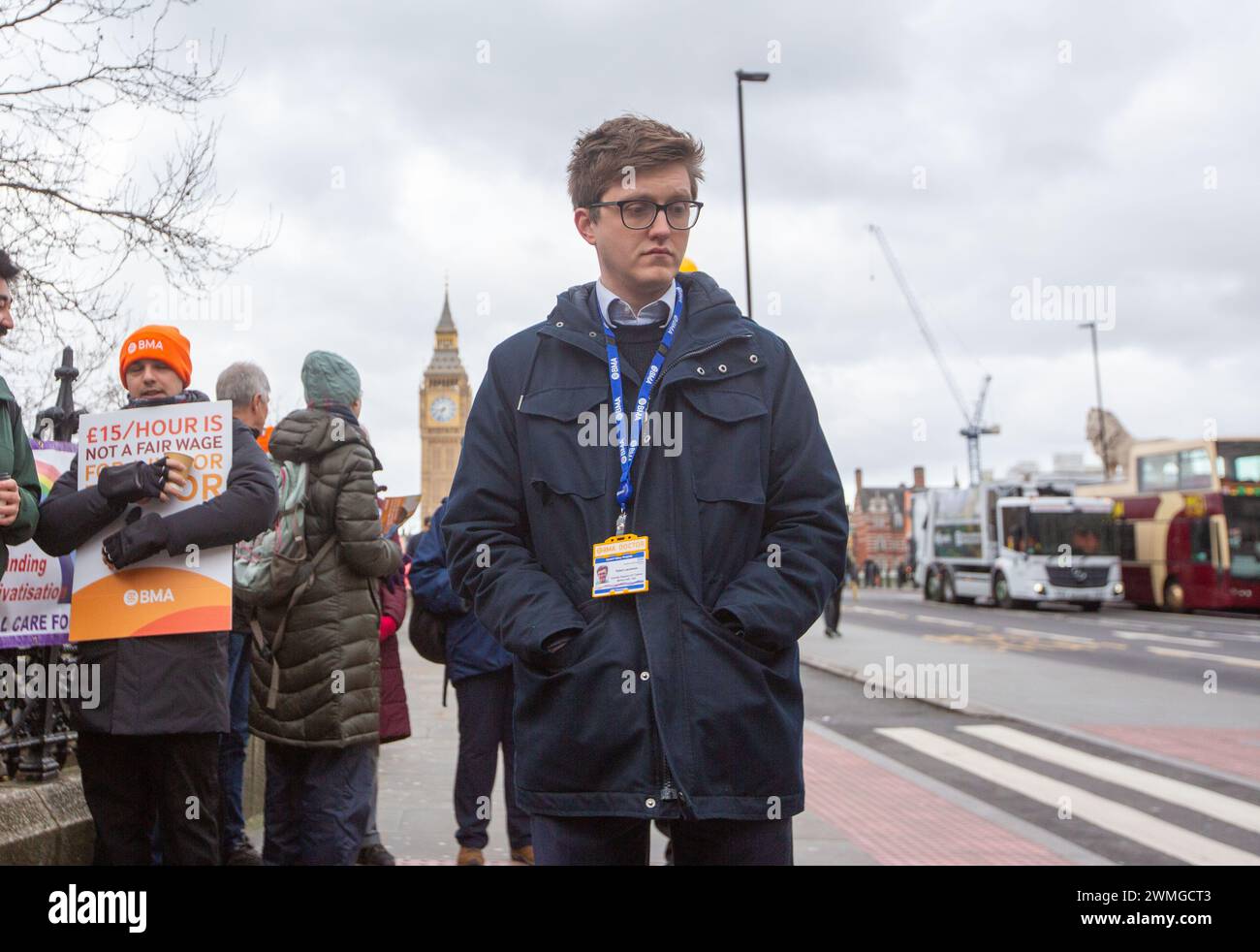 Londres, Angleterre, Royaume-Uni. 26 février 2024. Le co-président du comité junior de BMA, Dr ROBERT LAURENSON, vu à la ligne de piquetage à doctorsÂ extérieur de l'hôpital St Thomas. (Crédit image : © Tayfun Salci/ZUMA Press Wire) USAGE ÉDITORIAL SEULEMENT! Non destiné à UN USAGE commercial ! Crédit : ZUMA Press, Inc/Alamy Live News Banque D'Images