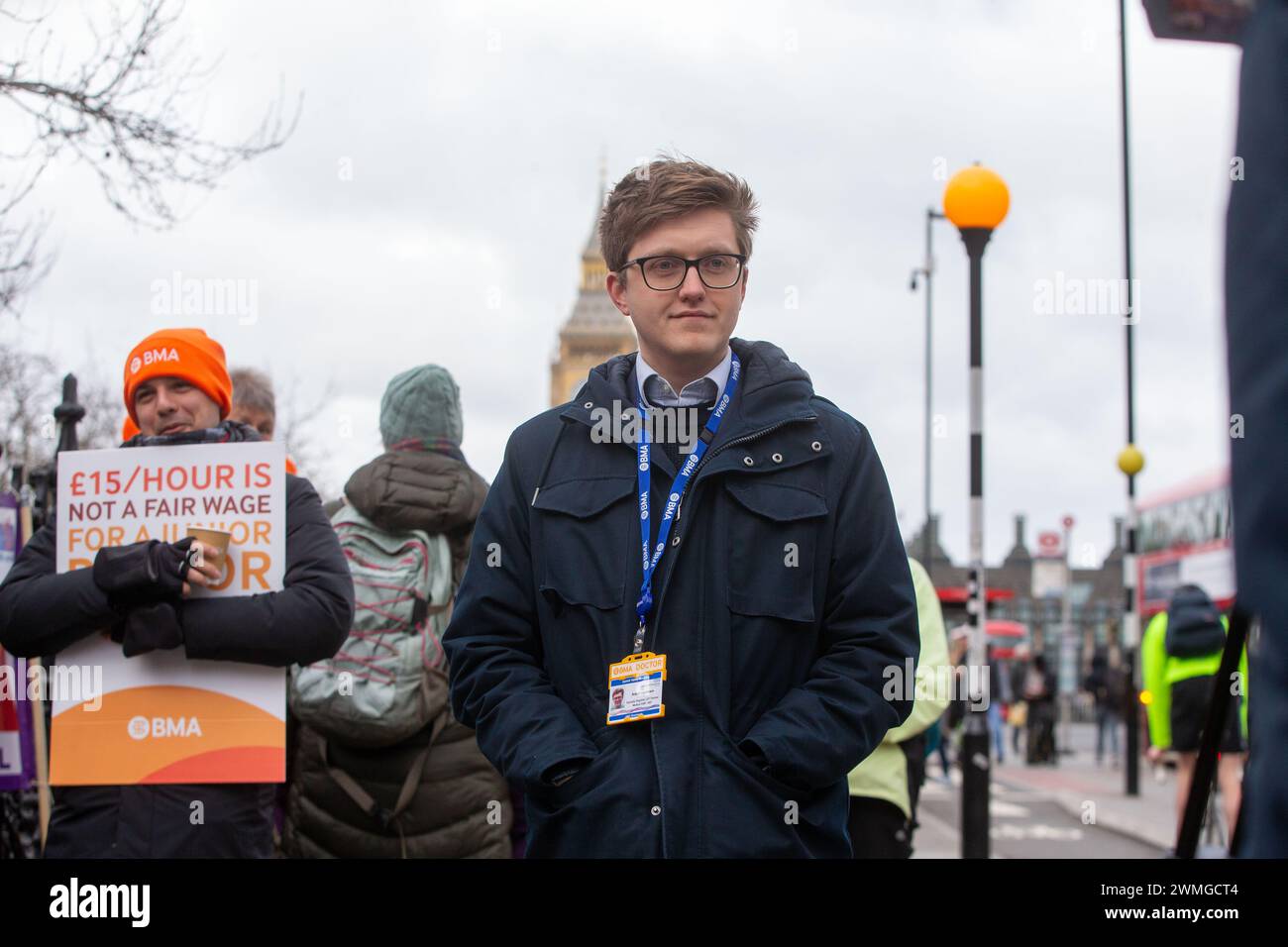 Londres, Angleterre, Royaume-Uni. 26 février 2024. Le co-président du comité junior de BMA, Dr ROBERT LAURENSON, vu à la ligne de piquetage à doctorsÂ extérieur de l'hôpital St Thomas. (Crédit image : © Tayfun Salci/ZUMA Press Wire) USAGE ÉDITORIAL SEULEMENT! Non destiné à UN USAGE commercial ! Crédit : ZUMA Press, Inc/Alamy Live News Banque D'Images