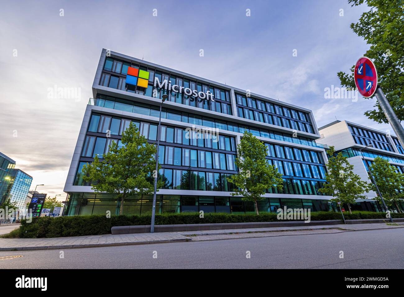 MUNICH, ALLEMAGNE - 29 OCTOBRE 2023 : logo Microsoft dans l'immeuble de bureaux de l'entreprise situé à Munich, Allemagne logo Microsoft dans l'immeuble de bureaux de l'entreprise Banque D'Images