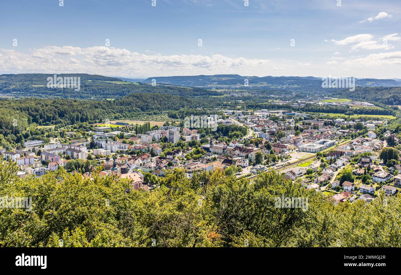 Blick auf den Ortsteil Tiengen der Stadt Walshut-Tiengen in Süddeutschland an der Grenze zur Schweiz. (Waldshut-Tiengen, Allemagne, 30.07.2023) Banque D'Images