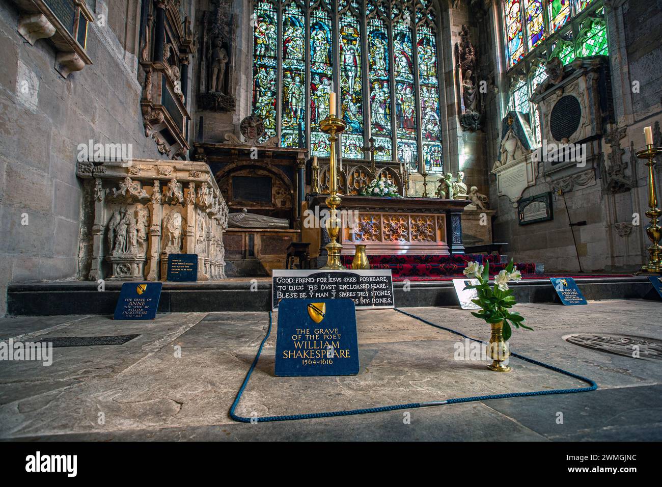 Tombe ou tombe de William Shakespeare (1564-1616) dans l'église Holy Trinity, alias Shakespeare's Church, Stratford-upon-Avon Warwickshire Angleterre UK Banque D'Images