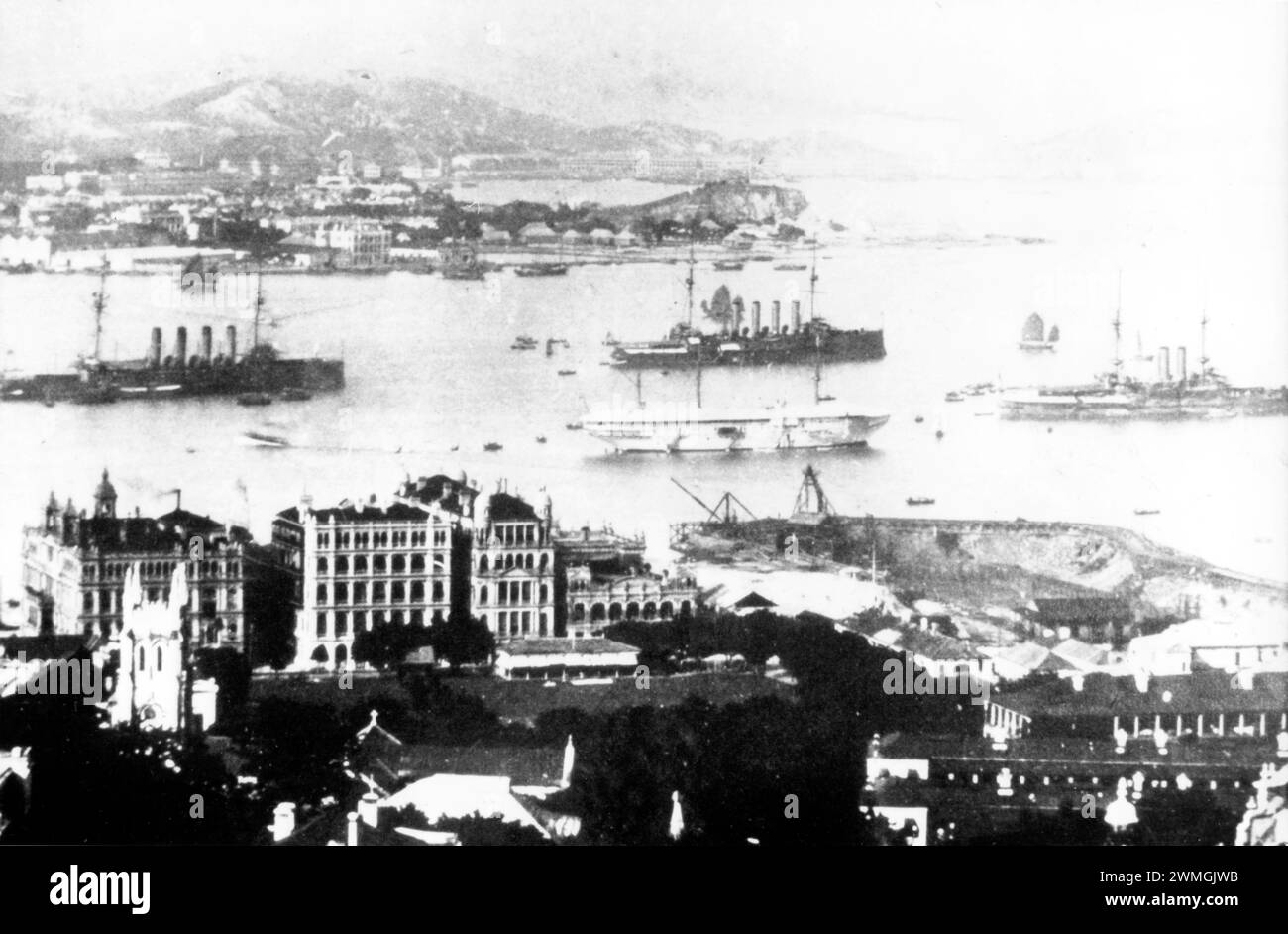 Le bassin naval de la base côtière du HMS Tamar de la Royal Navy à Hong Kong, en construction en 1905. Banque D'Images