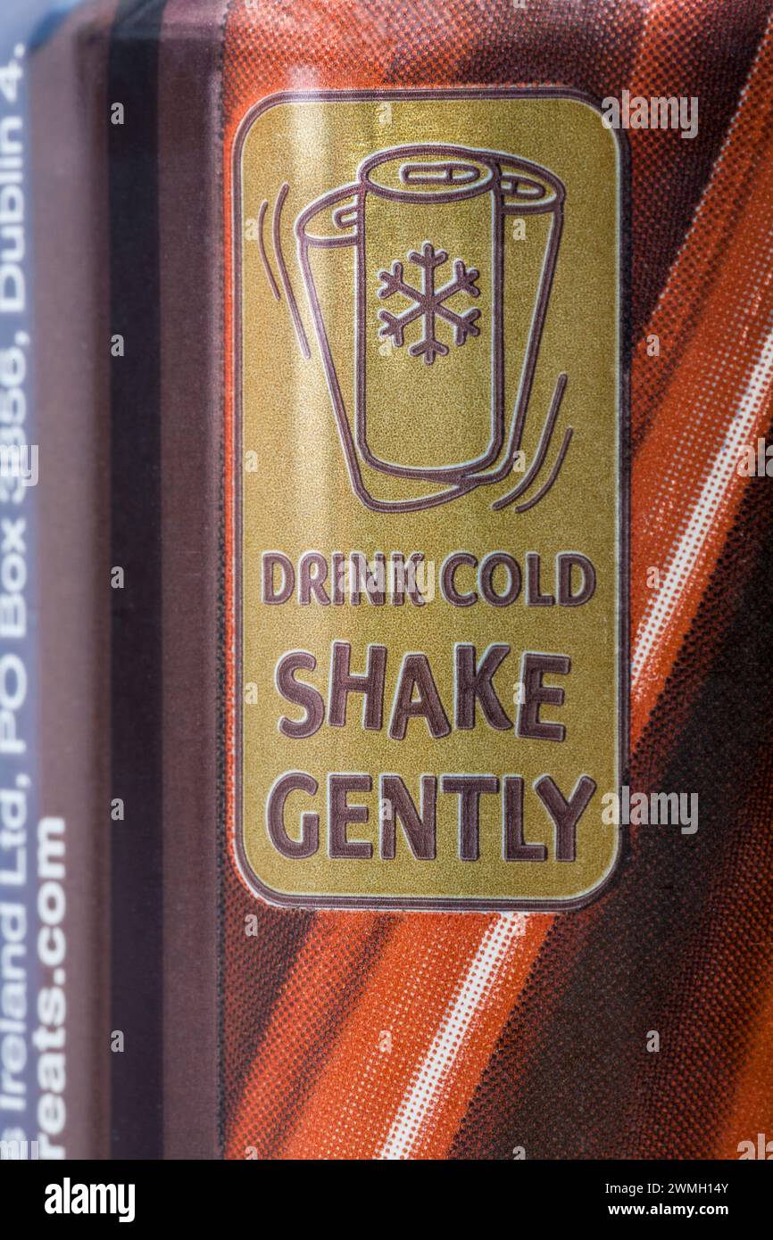 Boisson à froid secouer doucement - détail sur la canette de boisson au lait Galaxy - boisson au lait aromatisée au chocolat et au malt avec édulcorants Banque D'Images