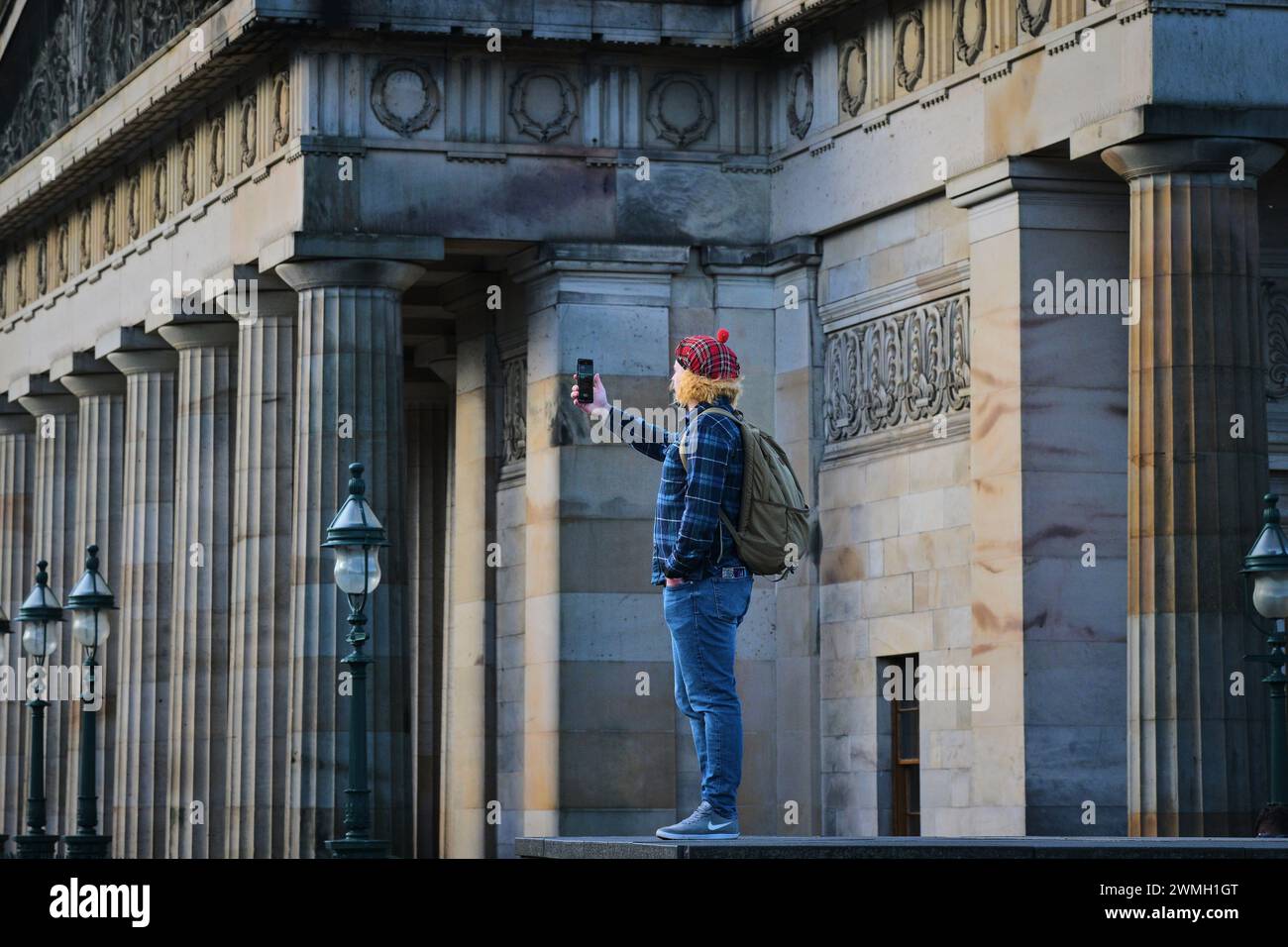 Édimbourg Écosse, Royaume-Uni 26 février 2024. La vie quotidienne sur la butte à côté des Galeries nationales d'Écosse. crédit sst/alamy live news Banque D'Images