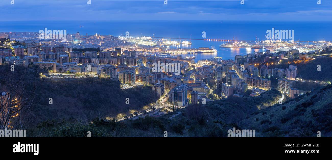 Le panorama de Genova au crépuscule du matin. Banque D'Images