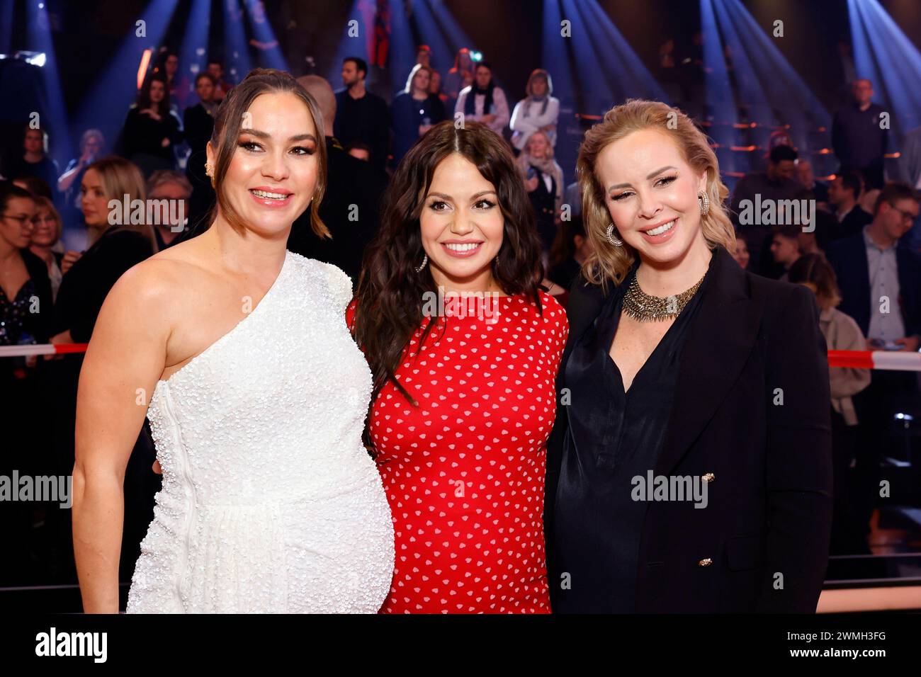 Die drei schwangeren Profitänzerinnen Renata Lusin l-R, Christina Hänni und Isabel Emilia Edvardsson BEI der 17. Staffel der RTL-Tanzshow Let s Dance im MMC Coloneum. Köln, 23.02.2024 NRW Deutschland *** les trois danseuses professionnelles enceintes Renata Lusin l R , Christina Hänni et Isabel Emilia Edvardsson à la 17e saison du spectacle RTL dansons au MMC Coloneum Cologne, 23 02 2024 NRW Germany Copyright : xChristophxHardtx Banque D'Images