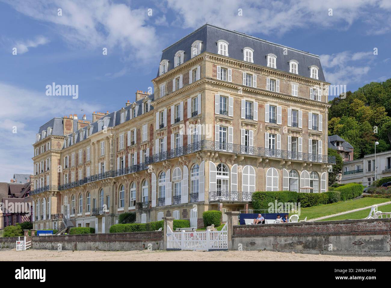 Trouville-sur-mer, France - Hôtel de luxe les roches noires bâtie sur le littoral de Trouville entre 1864 et 1866 dans le style second Empire. Banque D'Images
