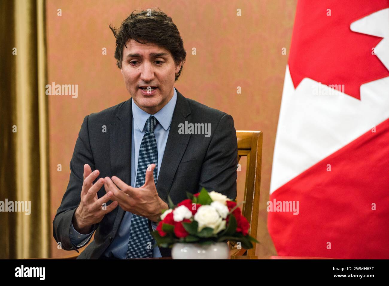 Le premier ministre du Canada Justin Trudeau prend la parole lors de la rencontre avec le premier ministre Donald Tusk à Varsovie. Le premier ministre canadien Justin Trudeau, après sa visite à Kiev, est arrivé à Varsovie et a rencontré Donald Tusk, le premier ministre polonais. Les premiers ministres ont parlé d'un soutien solide et de la façon de renforcer l'Ukraine dans la guerre, les questions de sécurité et les échanges commerciaux entre la Pologne et le Canada. (Photo par Attila Husejnow / SOPA images/SIPA USA) Banque D'Images