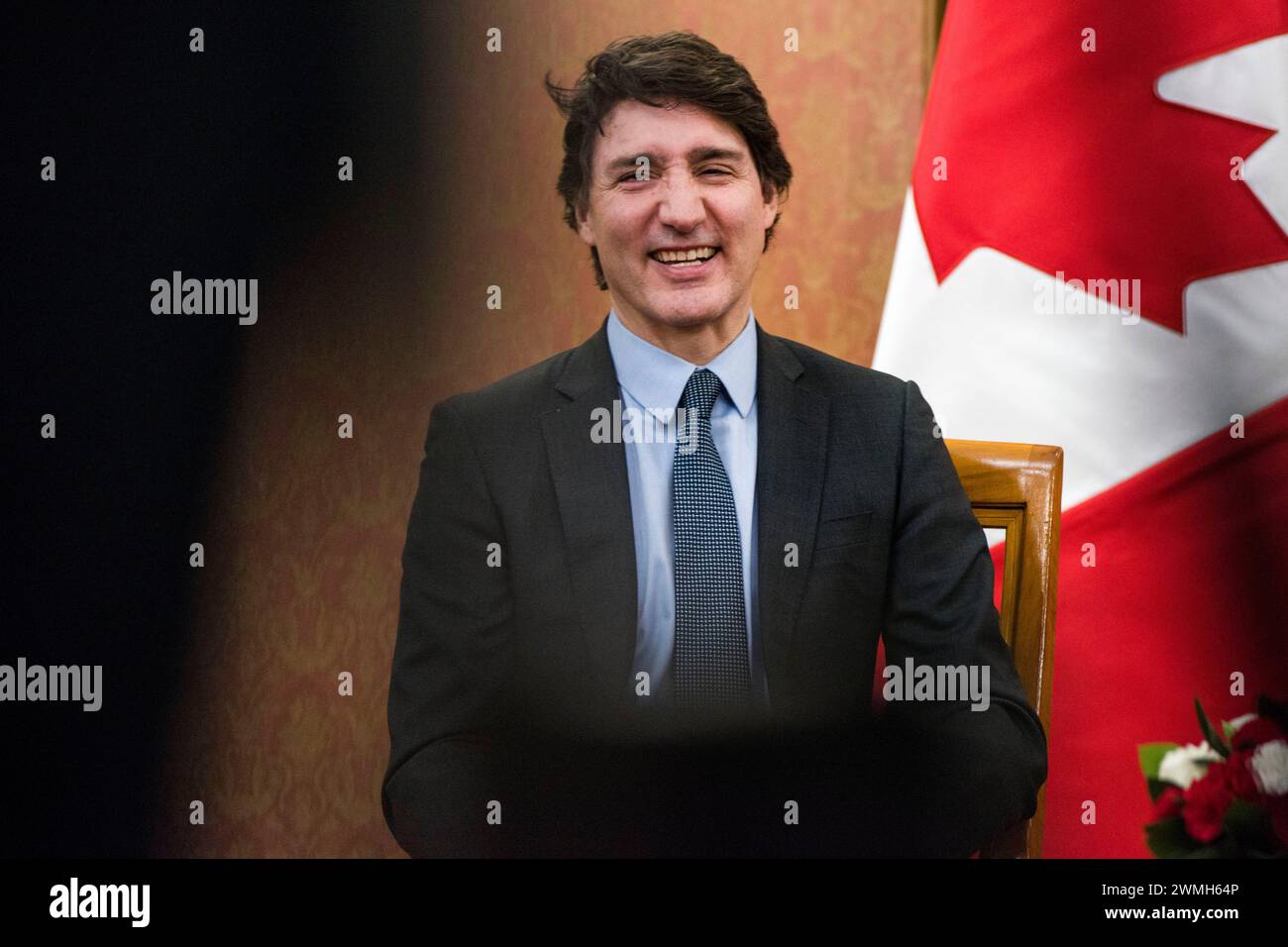 Le premier ministre du Canada Justin Trudeau sourit lors de la rencontre avec le premier ministre Donald Tusk à Varsovie. Le premier ministre canadien Justin Trudeau, après sa visite à Kiev, est arrivé à Varsovie et a rencontré Donald Tusk, le premier ministre polonais. Les premiers ministres ont parlé d'un soutien solide et de la façon de renforcer l'Ukraine dans la guerre, les questions de sécurité et les échanges commerciaux entre la Pologne et le Canada. (Photo par Attila Husejnow / SOPA images/SIPA USA) Banque D'Images