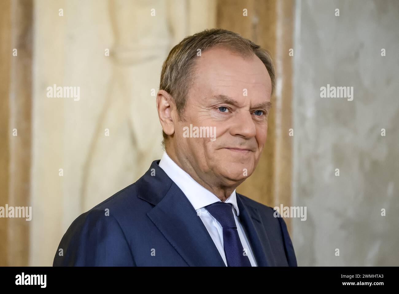 Le premier ministre polonais Donald Tusk attend le premier ministre du Canada Justin Trudeau lors d’une rencontre bilatérale à Varsovie, la capitale de la Pologne, le 26 février 2024. Banque D'Images