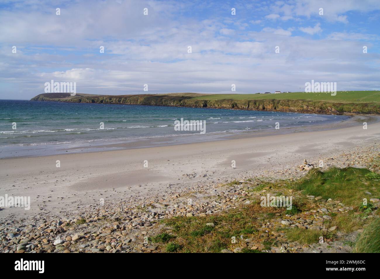 Le Scapa Flow, Orcades, en Écosse, est un plan d'eau abrité par les îles et a été la principale base navale du Royaume-Uni pendant la première et la seconde Guerre mondiale Banque D'Images