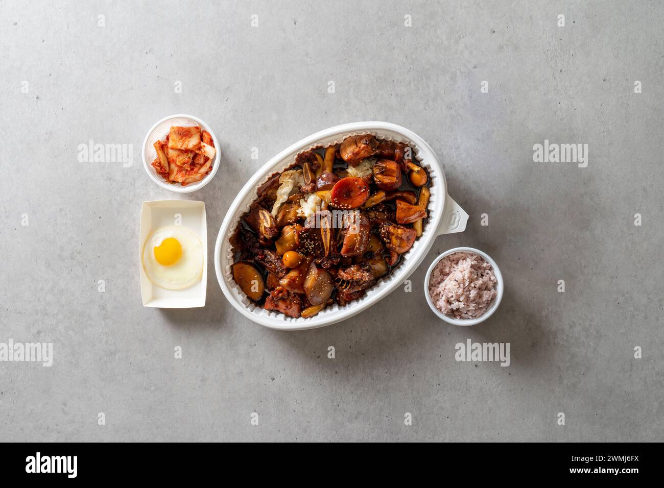 La poulet épicé braisé avec charbon Bulgogi boîte à lunch poulet braisé épicé Banque D'Images