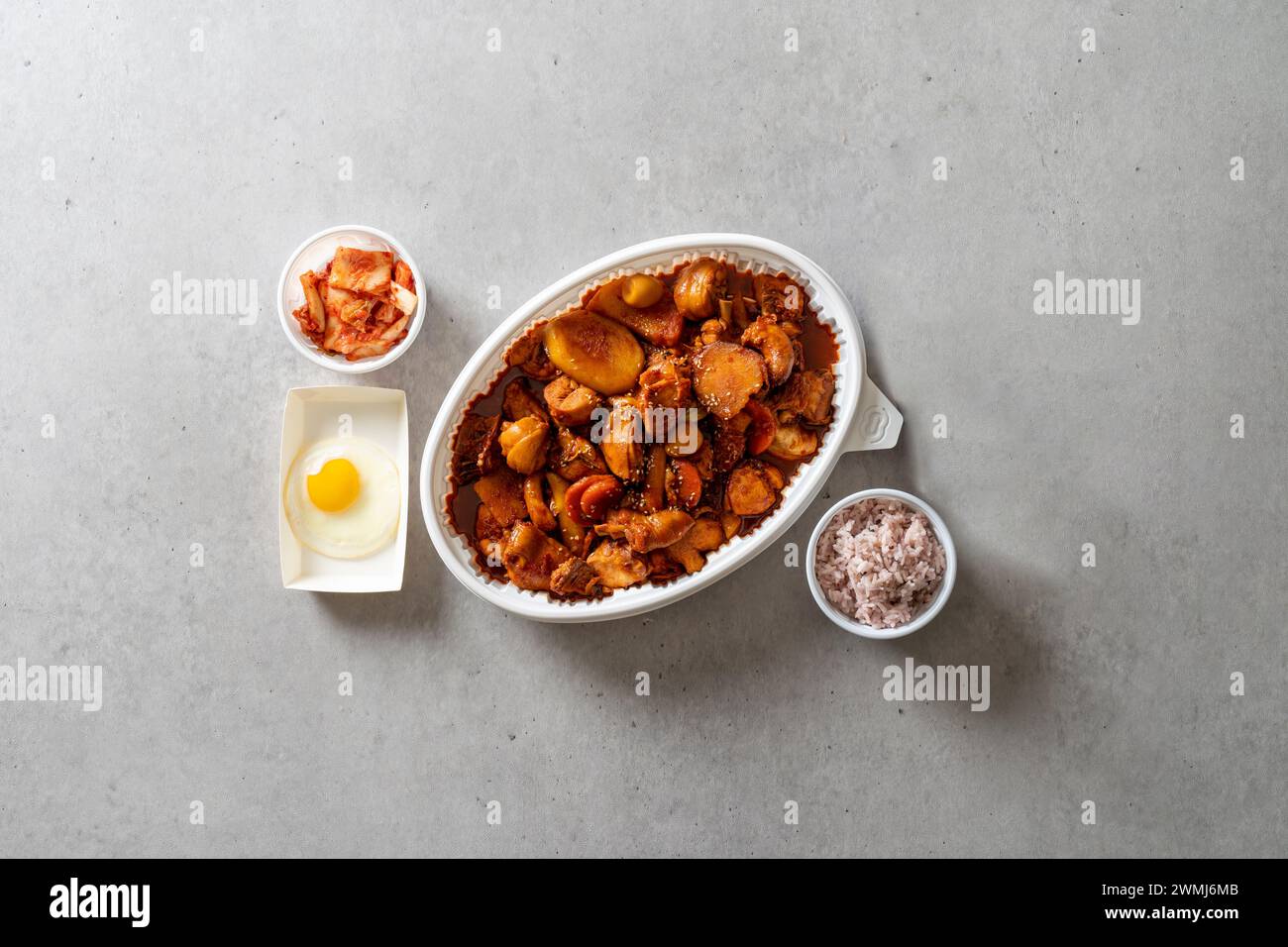 La poulet épicé braisé avec charbon Bulgogi boîte à lunch poulet braisé épicé Banque D'Images