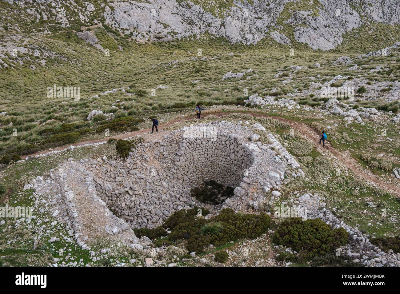 Cases de neu, gisement fouillé à la fin du XVIIe siècle après JC. C., contreforts du puig d'en Galileu, Escorca, Majorque, Îles Baléares, Espagne Banque D'Images