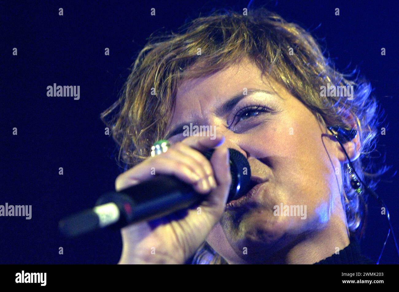 Milan Italie 26/11/2003 : Irene grandi, chanteuse italienne, lors d'un concert live à l'Alcatraz Banque D'Images