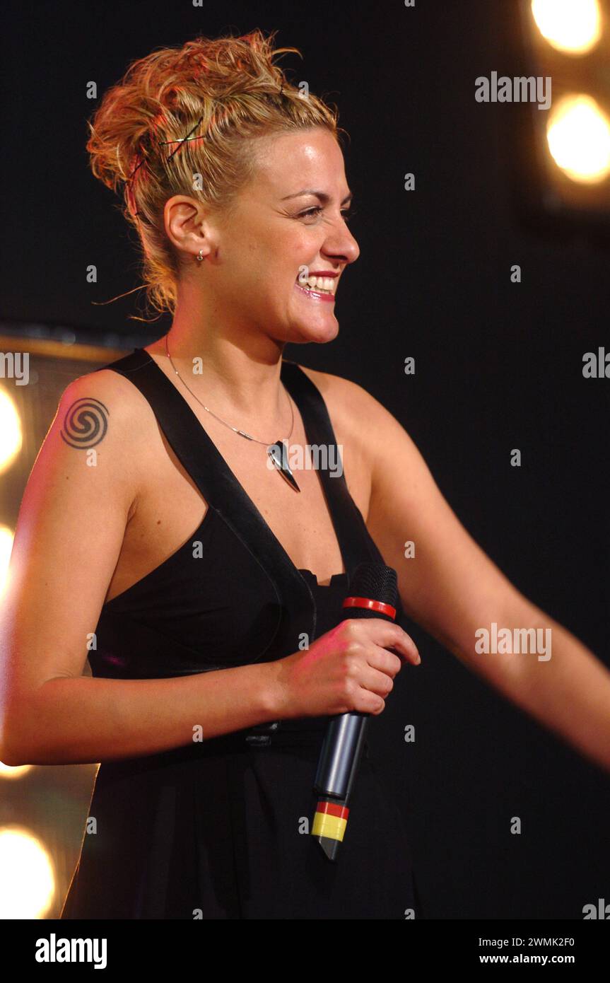 Milan Italie 29/2004 : Irene grandi, chanteuse italienne, présentatrice de l’émission de télévision “Festivalbar 2004” Banque D'Images