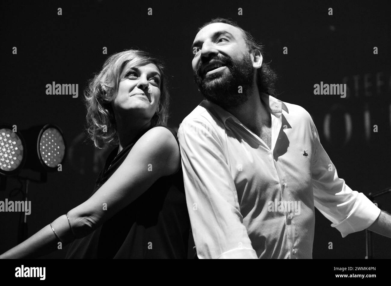 Milan Italie 22/2012 : Irene grandi , chanteuse italienne, et le pianiste de jazz Stefano Bollani lors de la présentation de la nouvelle reprise de l'album 'Irene grandi & Stefano Bollani' Banque D'Images