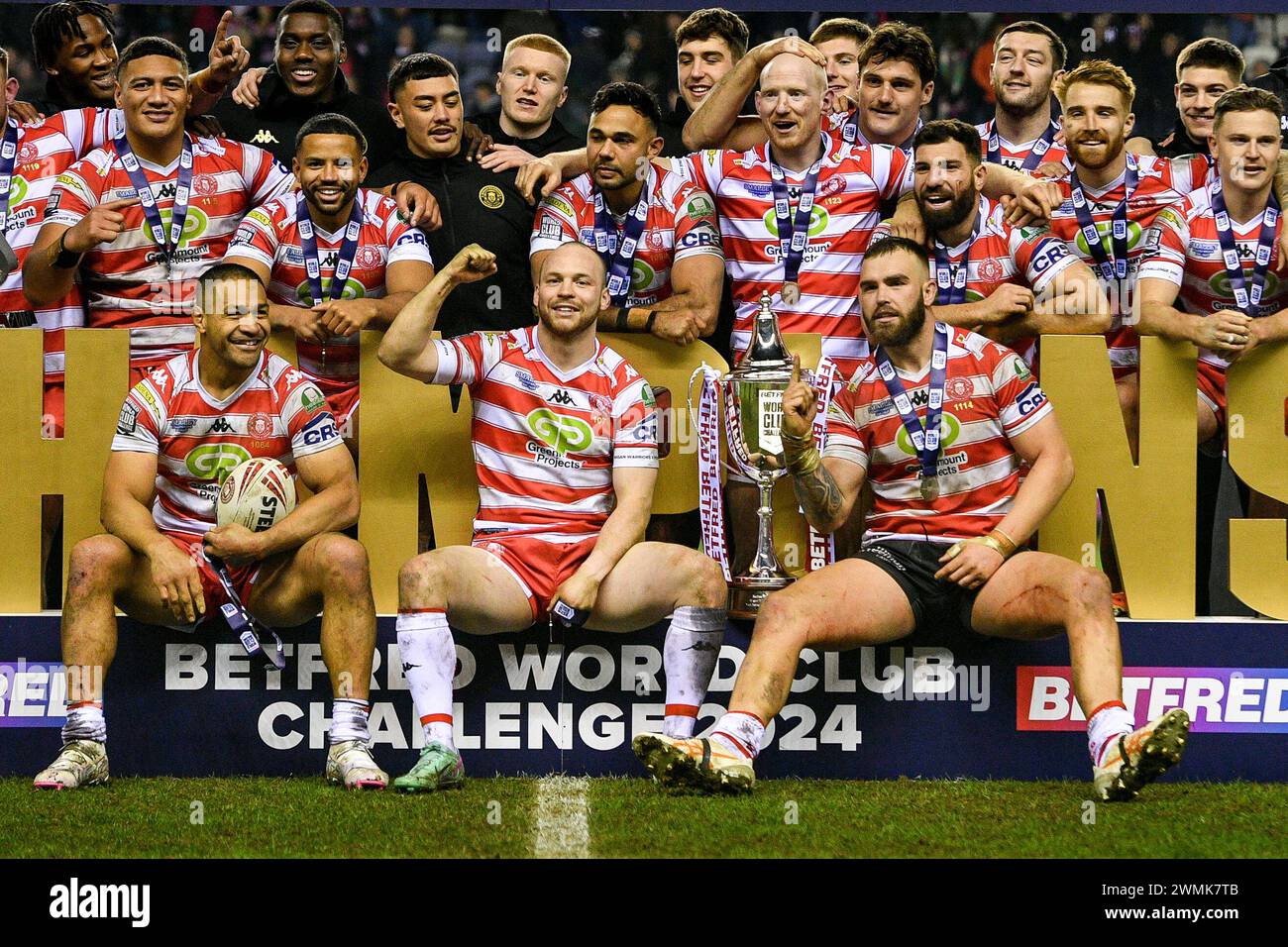 Wigan, Angleterre - 24 février 2024 - Champions Wigan Warriors with Trophy. Rugby League Betfred World Club Challenge, Wigan Warriors vs Penrith Panthers au DW Stadium, Wigan, Royaume-Uni Dean Williams Banque D'Images