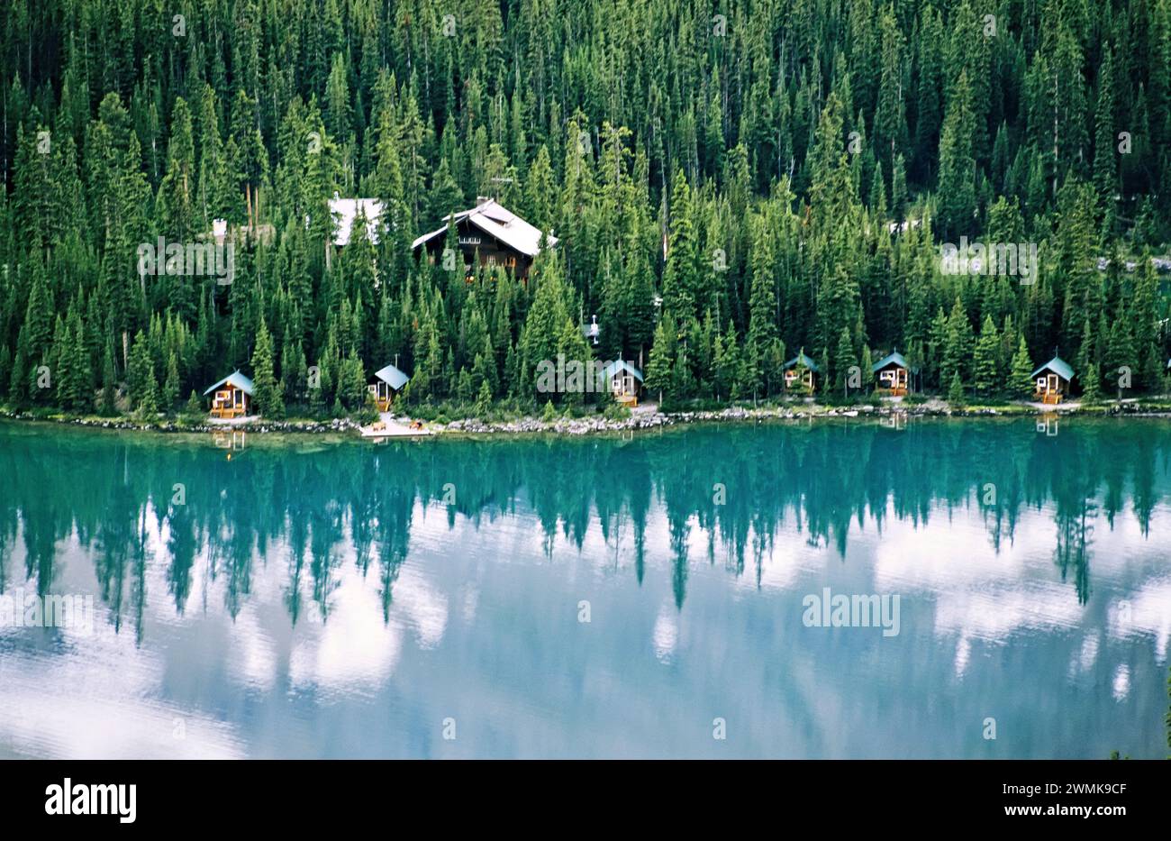 Lake O'Hara Lodge et cabanes sur la rive du lac O'Hara dans le parc national Yoho ; Colombie-Britannique, Canada Banque D'Images
