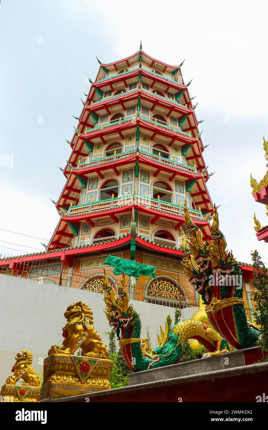 Kanchanaburi, Thaïlande, Wat Tham Khao Noi et Wat Tham Suea, temples chinois et thaïlandais dans la province de Kanchanaburi Banque D'Images