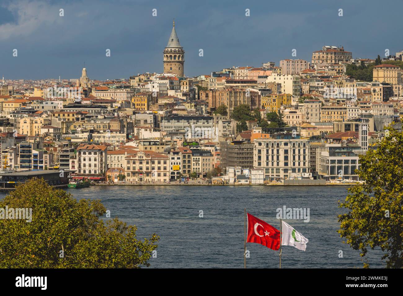 Vue de la Tour Galata depuis le Palais de Topkapi, Istanbul, Turquie Banque D'Images