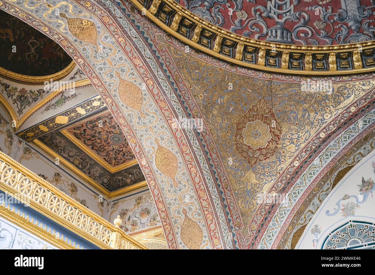 Détail architectural orné dans le palais de Topkapi ; Istanbul, Turquie Banque D'Images
