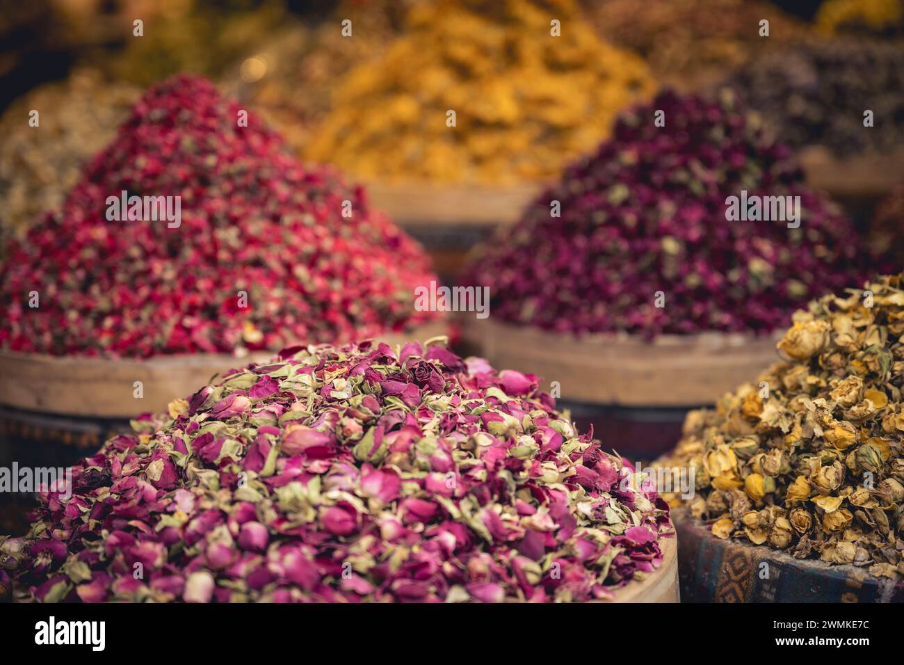 Fleurs séchées en vente au Spice Bazaar à Istanbul ; Istanbul, Turquie Banque D'Images