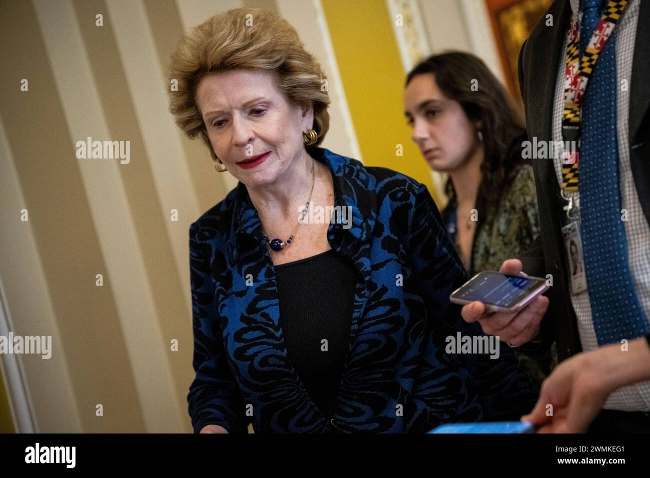 Washington, États-Unis. 26 février 2024. La sénatrice Debbie Stabenow (d-mi) traverse le Capitole des États-Unis, à Washington, DC, le lundi 26 février, 2024. (Graeme Sloan/Sipa USA) crédit : Sipa USA/Alamy Live News Banque D'Images