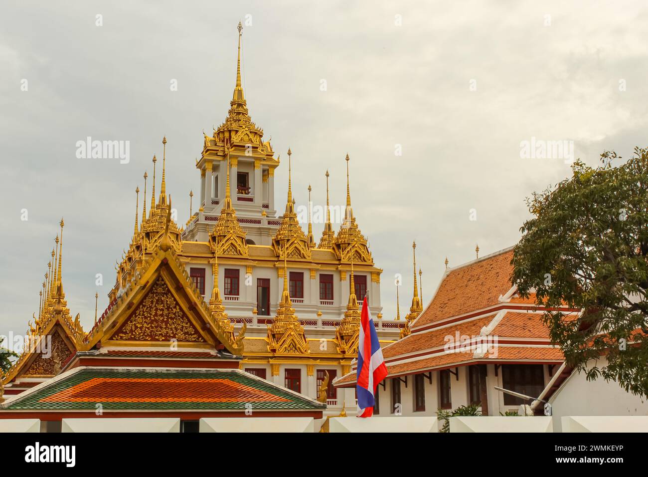 Loha Prasat (Wat Ratchanatdaram Worawihan) était connu comme le temple de fer ou le château de métal, Bangkok, Banque D'Images