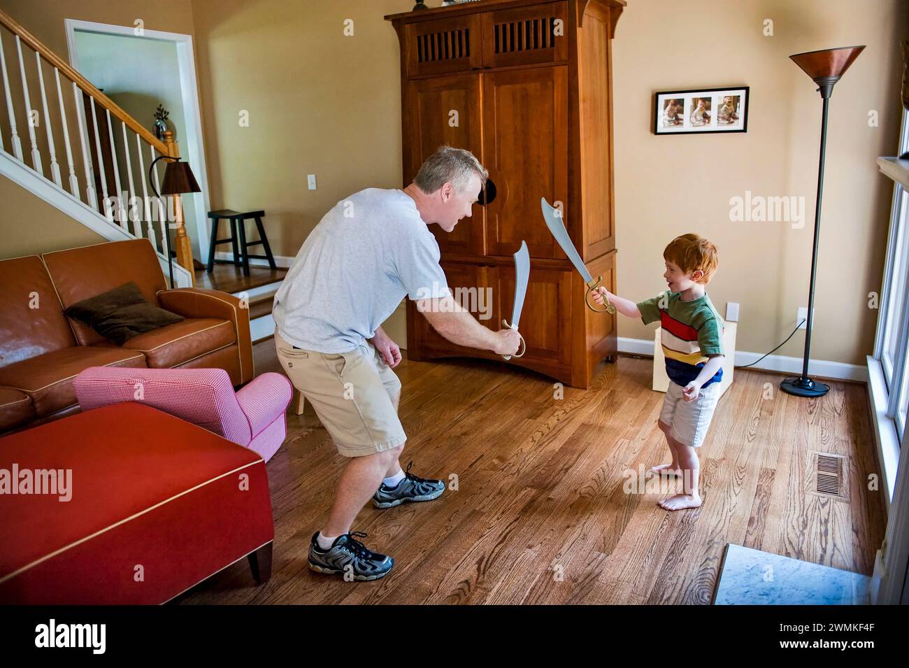 Père et fils prétendent être des pirates chez eux ; Marietta, Géorgie, États-Unis d'Amérique Banque D'Images