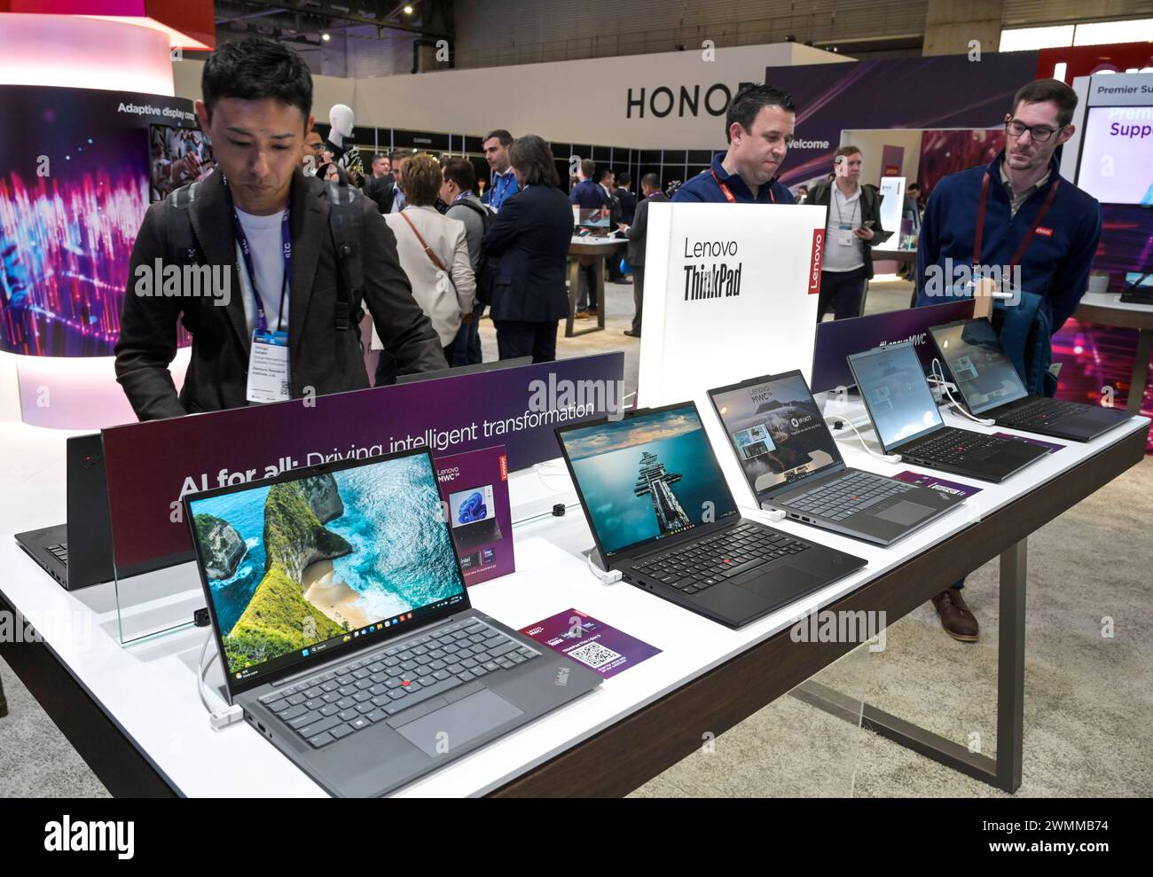 ThinkPad, ordinateurs portables, Lenovo Messestand, MWC Mobile World Congress 2024, Barcelone, Espagne *** Thinkpad, ordinateurs portables, stand Lenovo, Congrès mondial mobile de la CMM 2024, Barcelone, Espagne Banque D'Images