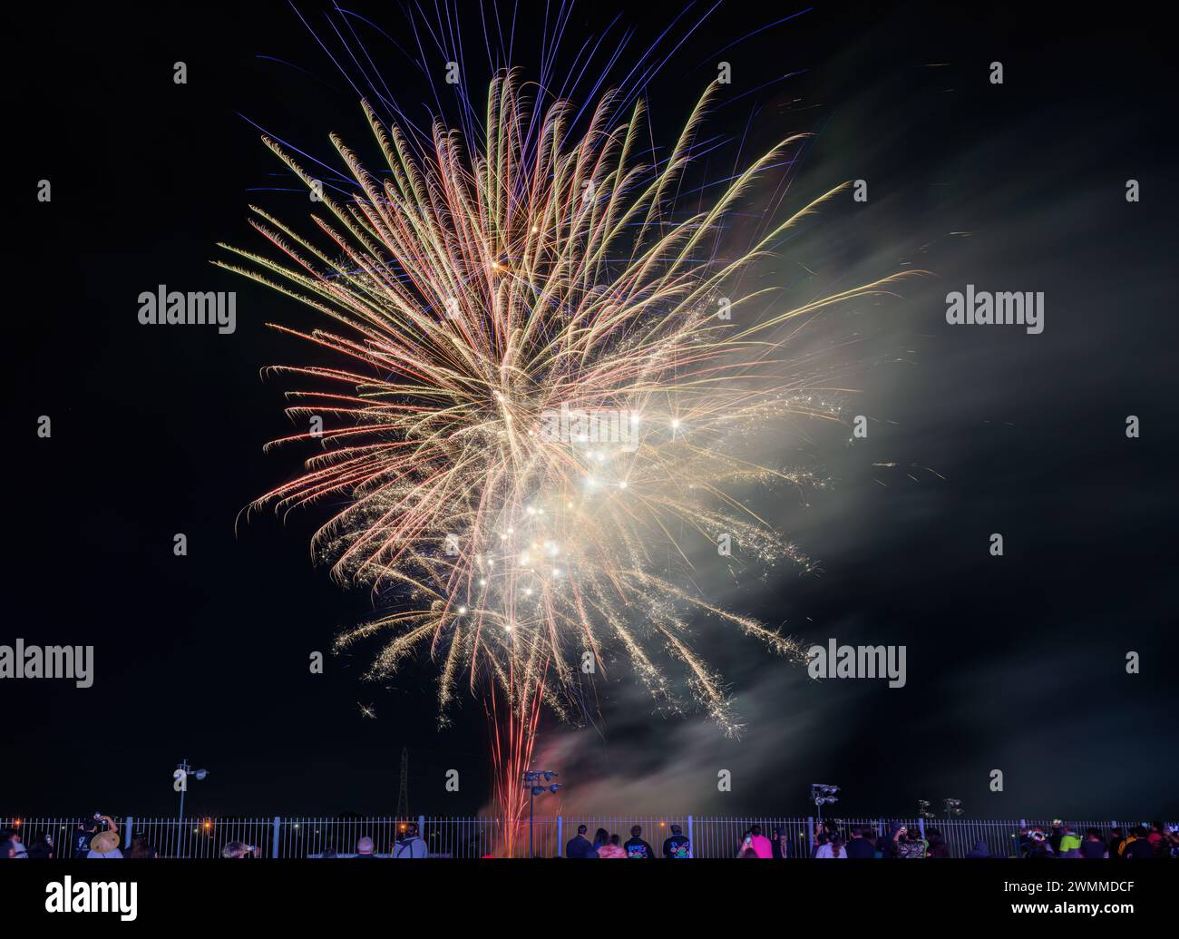 Auckland, Nouvelle-Zélande - février 25 2024 : feux d'artifice au Festival des lanternes du nouvel an chinois. Banque D'Images
