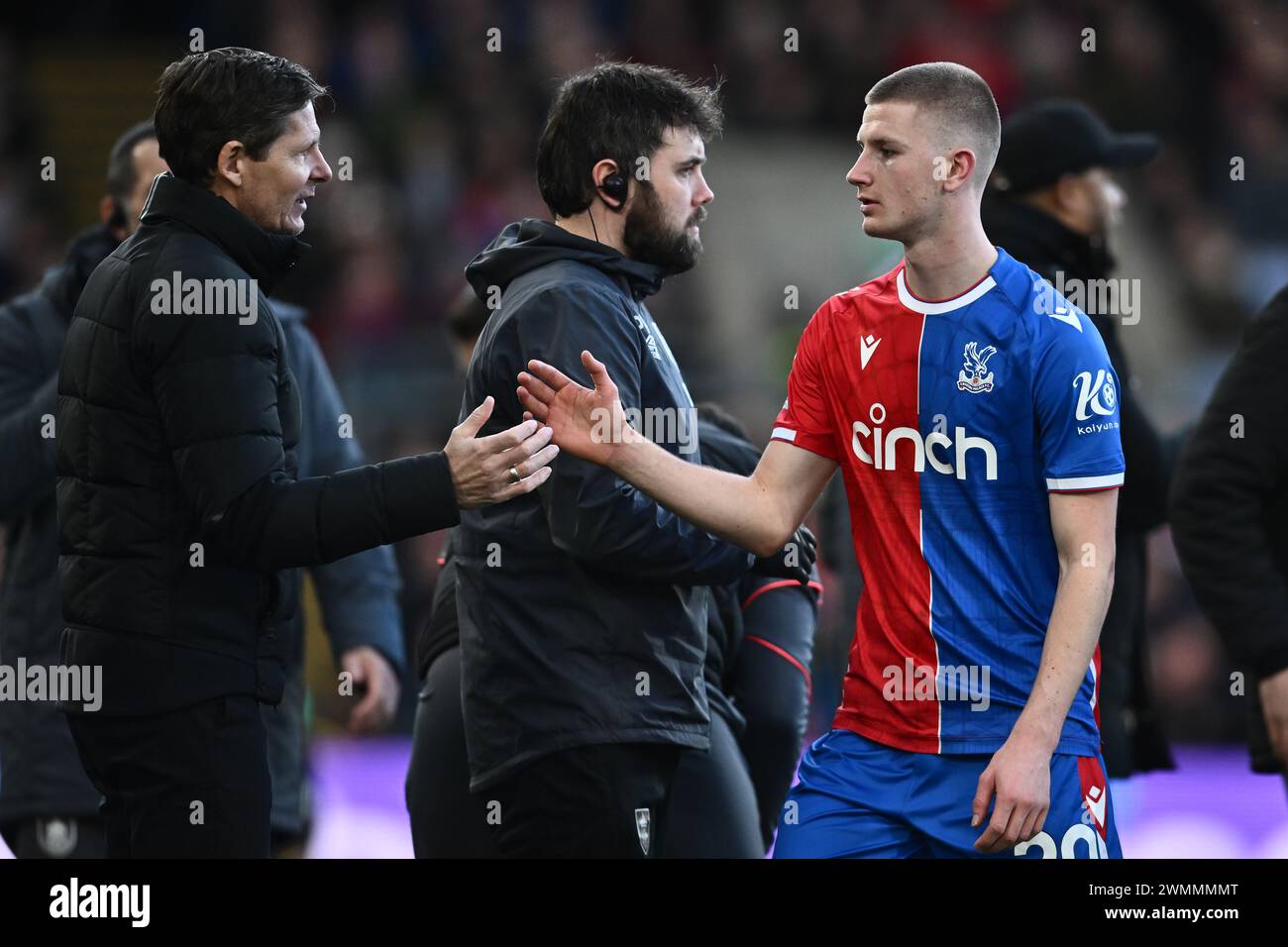 LONDRES, ANGLETERRE - 24 FÉVRIER : Oliver Glasner et Adam Wharton de Crystal Palace lors du match de premier League entre Crystal Palace et Burnley FC Banque D'Images