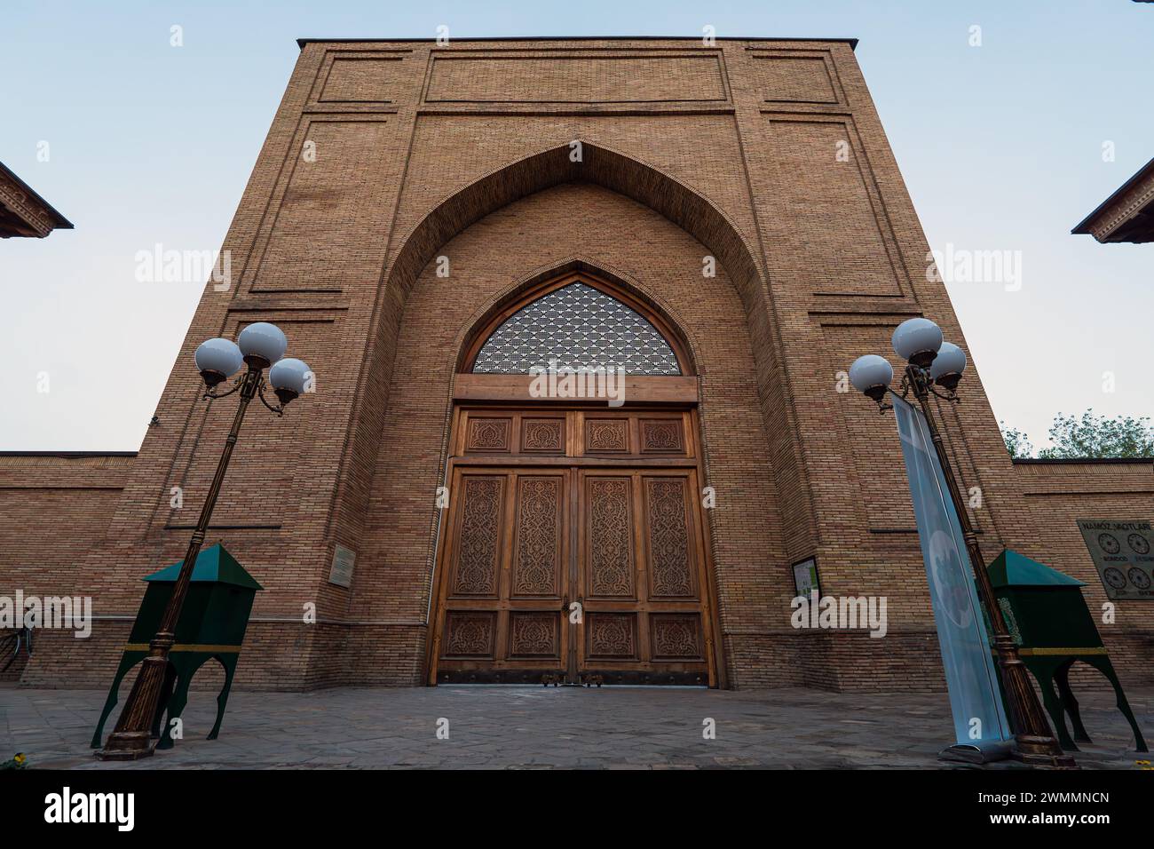 Vue de la Mosquée Hazrati Imam et MuYi Muborak Madrasah Moyie Mubarek Bibliothèque Musée à Tachkent, Ouzbékistan. Le complexe architectural Hazrati Imam est Banque D'Images
