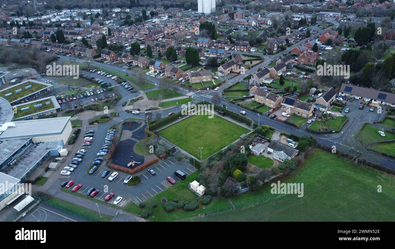 Telford dans le Shropshire pendant l'hiver 2024, y compris une aire de jeux et des lotissements Banque D'Images