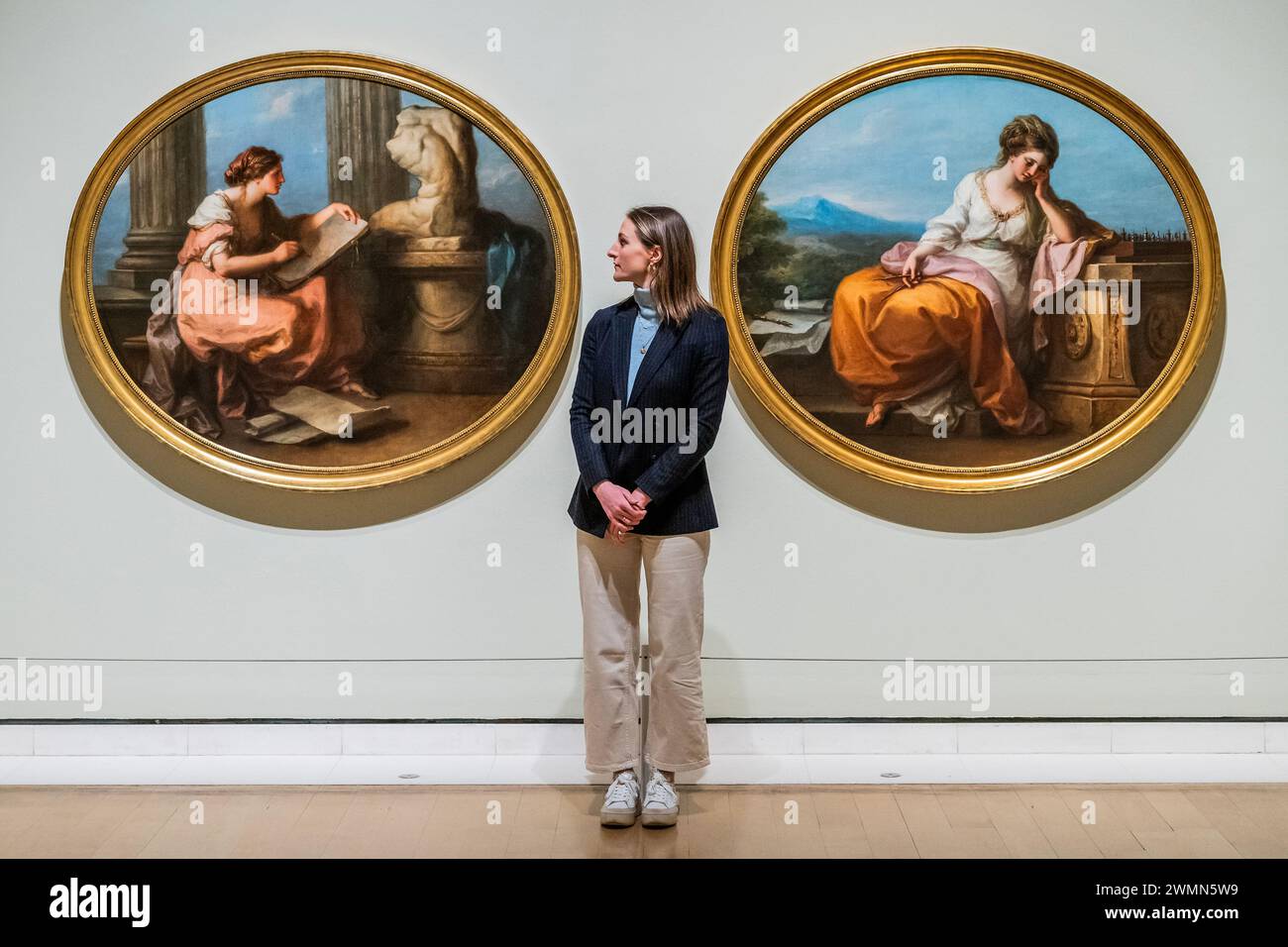 Londres, Royaume-Uni. 27 février 2024. Design et composition, les deux 1780 - Angelica Kauffman une nouvelle exposition à la Royal Academy of Arts, Londres, qui se déroule du 1er mars 2024 au 30 juin 2024. Elle a été l'une des artistes les plus célèbres du XVIIIe siècle et un membre fondateur de la Royal Academy.L'utilisation d'images doit mentionner cette exposition. Crédit : Guy Bell/Alamy Live News Banque D'Images
