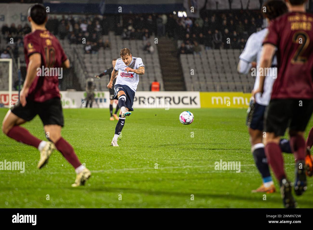 Aarhus, Danemark. 25 février 2024. Felix Beijmo (2) d'AGF vu lors du match de 3F Superliga entre Aarhus GF et FC Midtjylland au Ceres Park à Aarhus. (Crédit photo : Gonzales photo - Morten Kjaer). Banque D'Images