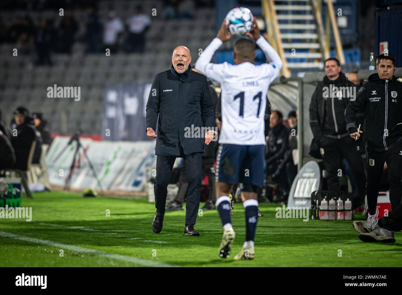 Aarhus, Danemark. 25 février 2024. L'entraîneur-chef Uwe Rösler de l'AGF vu lors du match de 3F Superliga entre l'Aarhus GF et le FC Midtjylland au Ceres Park à Aarhus. (Crédit photo : Gonzales photo - Morten Kjaer). Banque D'Images