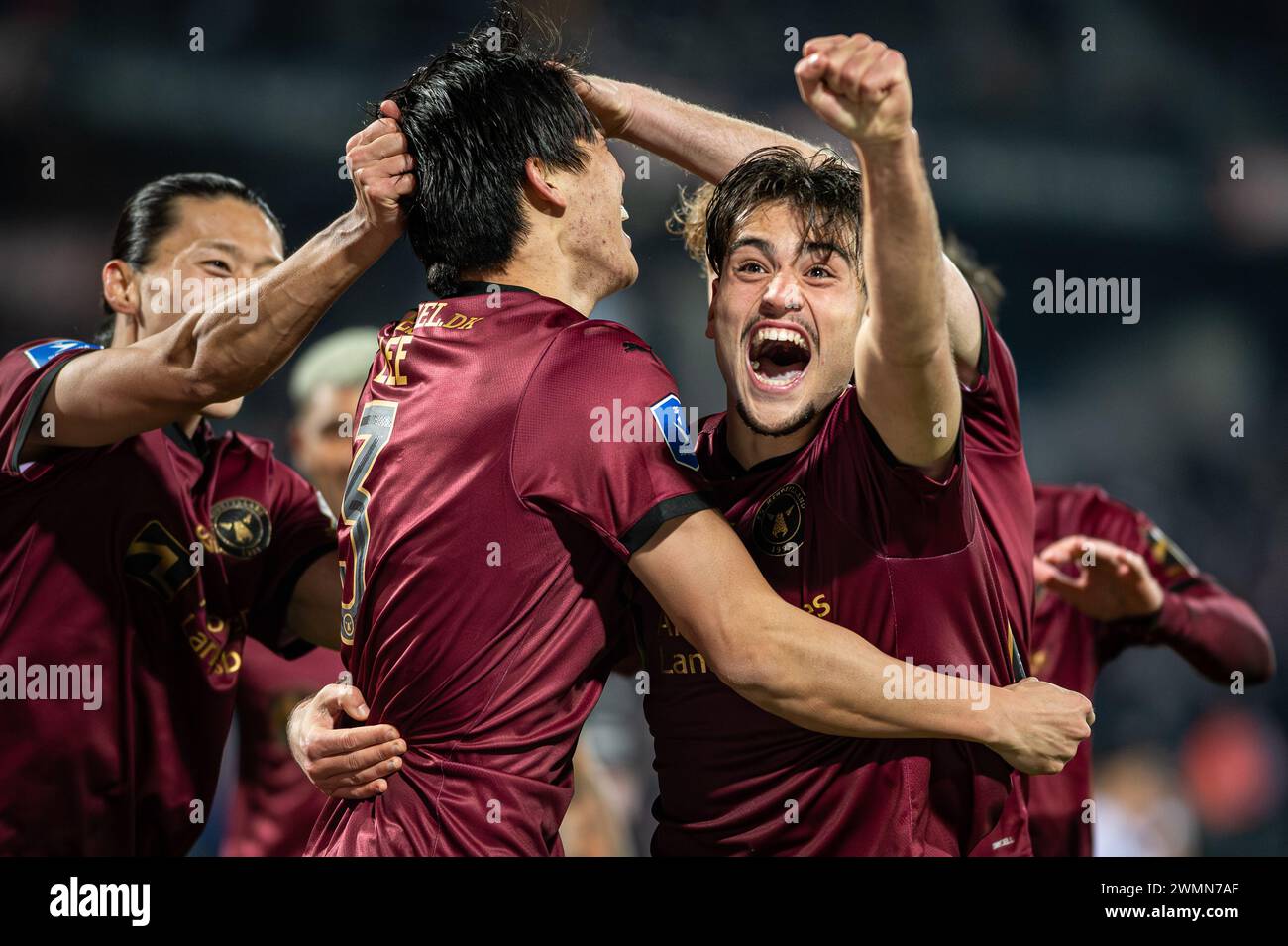 Aarhus, Danemark. 25 février 2024. Han-Beom Lee (3) du FC Midtjylland marque pour 1-2 et célèbre avec Aral Simsir (58) lors du match de 3F Superliga entre Aarhus GF et FC Midtjylland au Ceres Park à Aarhus. (Crédit photo : Gonzales photo - Morten Kjaer). Banque D'Images