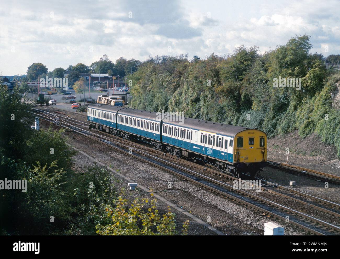 Unité multiple diesel « thumper » de classe 205 numéro 205031 fonctionnant sur un réseau sud-est au départ de Basingstoke le 17 octobre 1992. Banque D'Images