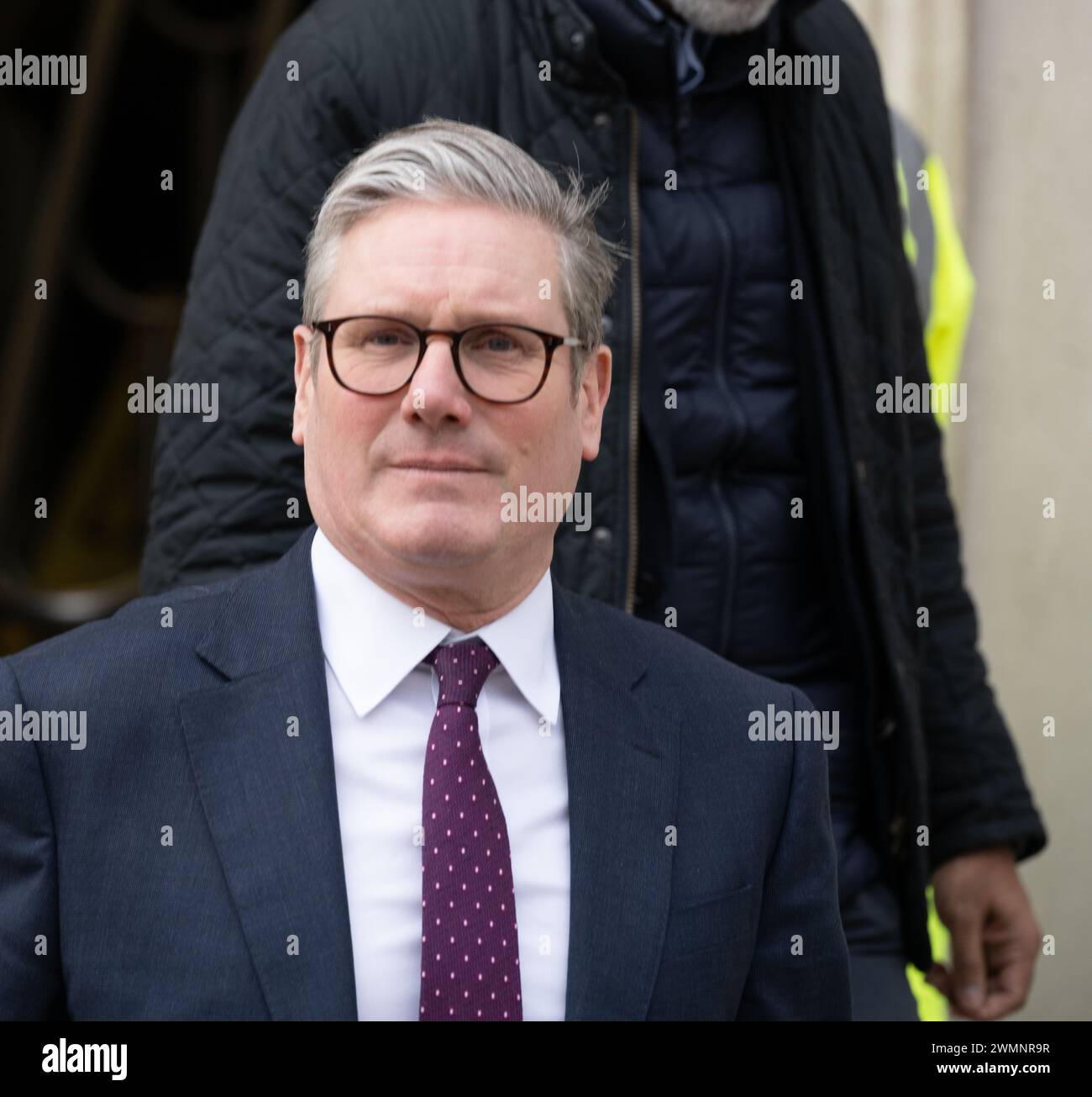 Londres, Royaume-Uni. 27 février 2024. Sir Kier Starmer le chef du Parti travailliste quitte le bureau du Cabinet après les réunions crédit : Ian Davidson/Alamy Live News Banque D'Images