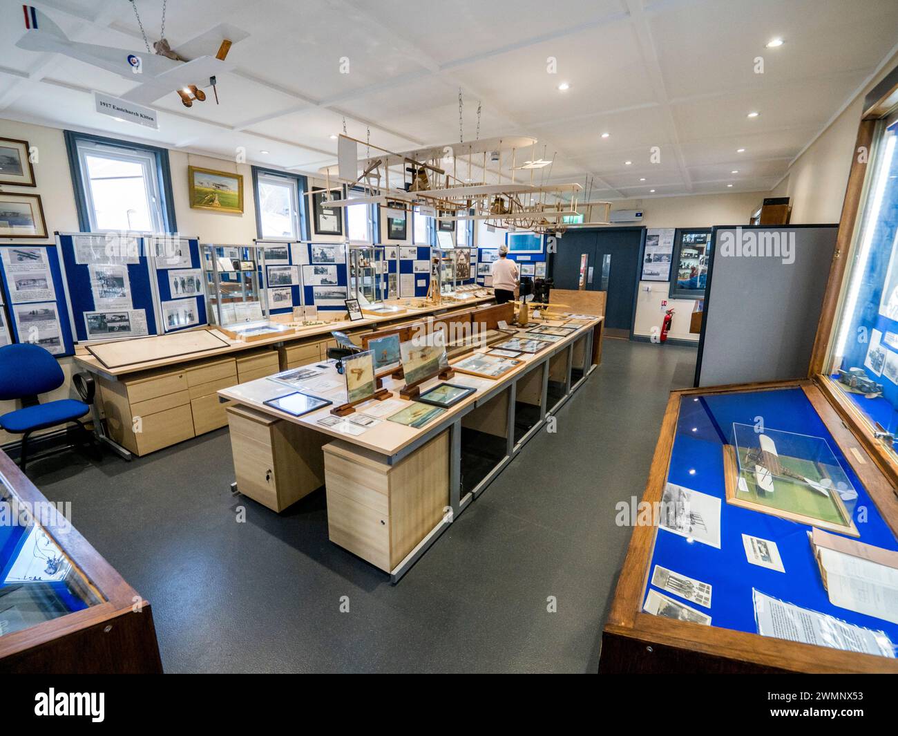 Eastchurch, Kent, Royaume-Uni. 27 février 2024. Une nouvelle aile a ouvert ses portes au musée de l'aviation d'Eastchurch, d'importance nationale, sur l'île de Sheppey, dans le Kent. Sheppey est connu comme le berceau et le berceau de l'aviation britannique. L'espace du musée a plus que doublé grâce aux dons et aux efforts considérables des bénévoles du musée. Le musée se trouve au HMP Standford Hill mais il est ouvert au public. Pic : la nouvelle aile donne beaucoup plus d’espace au musée auparavant minuscule. Crédit : James Bell/Alamy Live News Banque D'Images