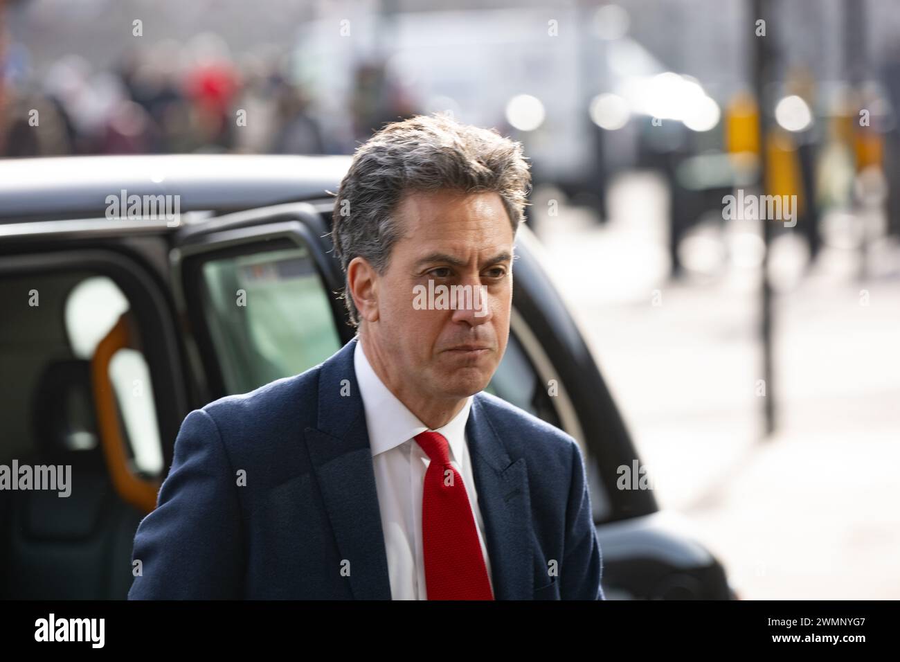 Londres, Royaume-Uni. 27 février 2023. Ed Miliband, secrétaire fantôme pour le changement climatique, devant Portcullis House London UK crédit : Ian Davidson/Alamy Live News Banque D'Images